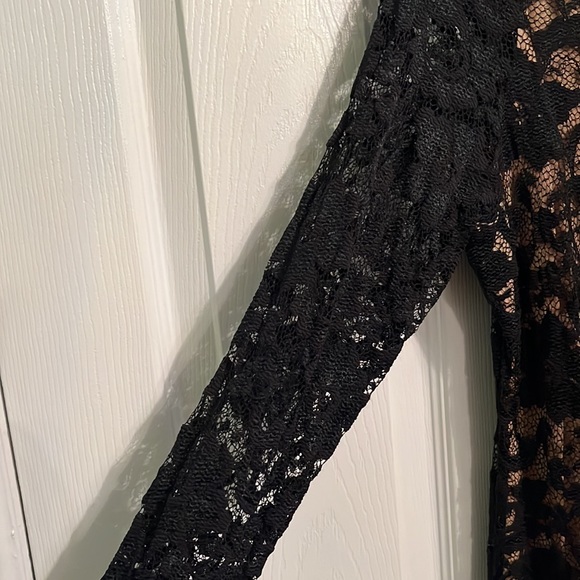 Lace dress with nude underlay - Picture 3 of 3